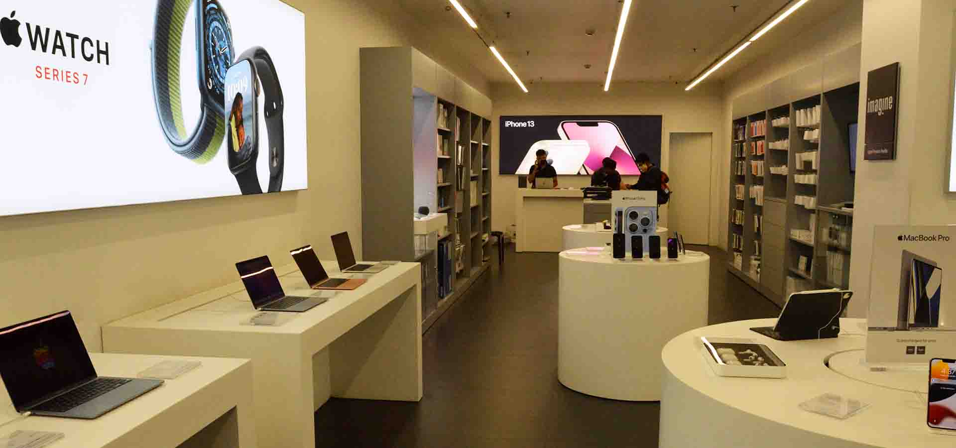 Apple Imagine store photos in mall