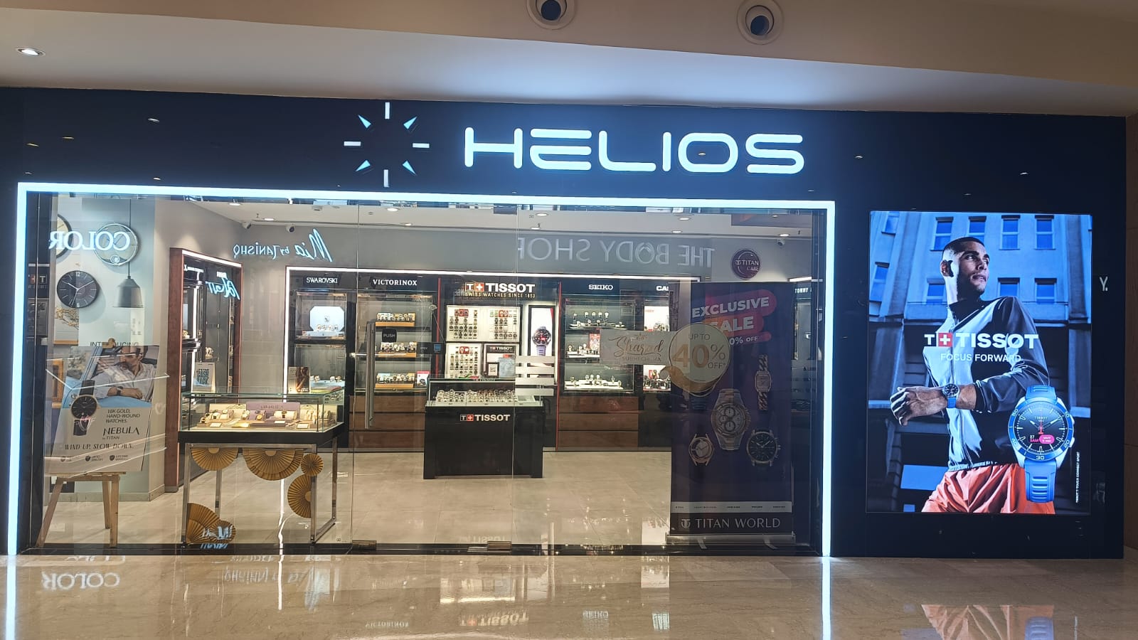 Helios store photos in mall