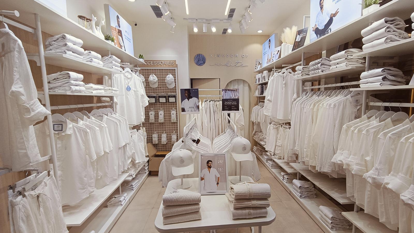 Kingdom of White store photos in mall